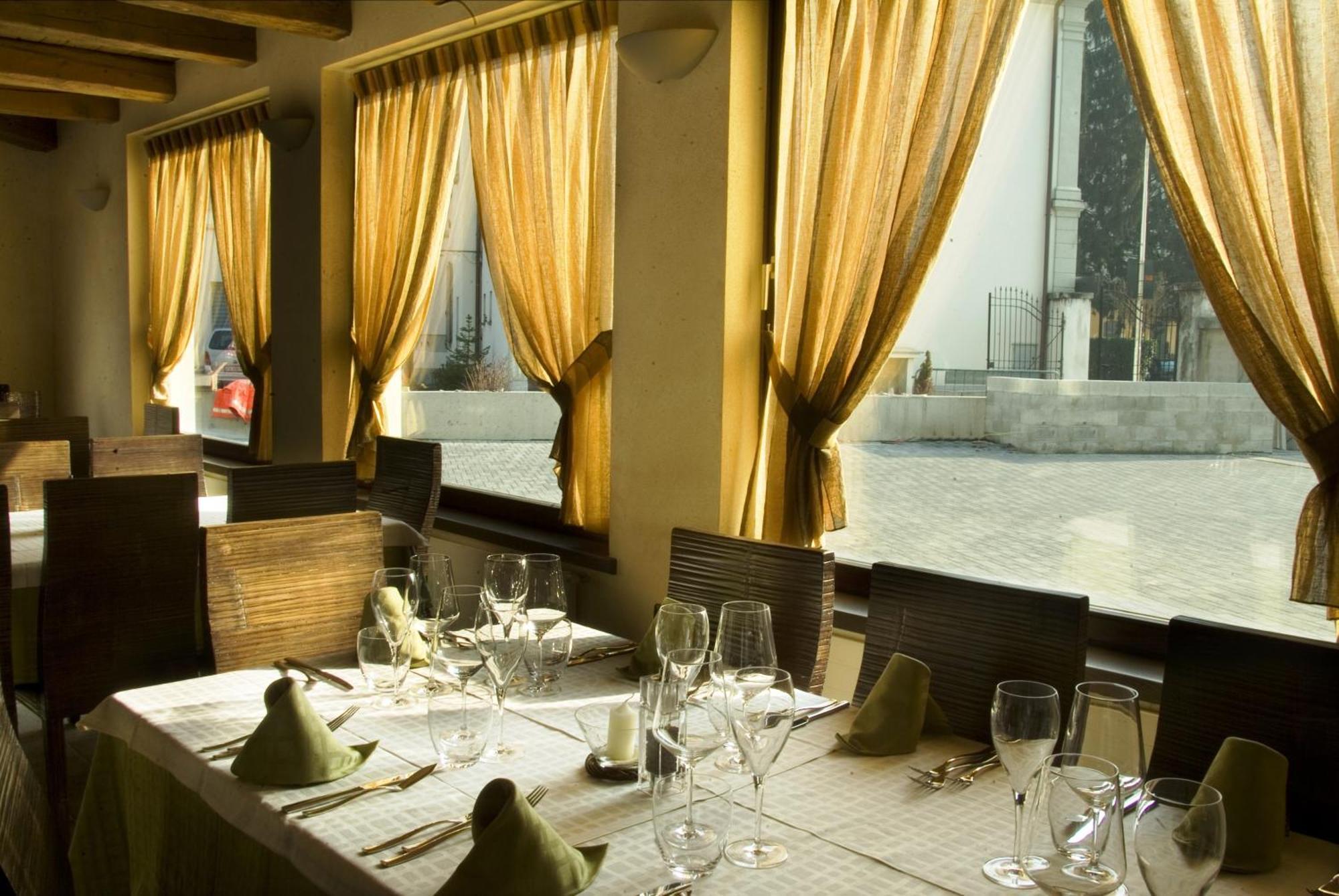 Hotel San Lorenzo Киавенна Экстерьер фото